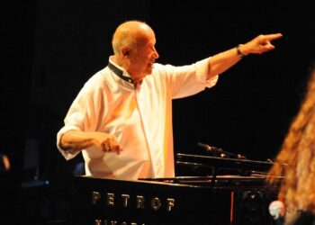 Μίμης Πλέσσας: «Και ξαφνικά έπεσε σιωπή» – Το «αντίο» της συζύγου και η κόντρα με τις δισκογραφικές