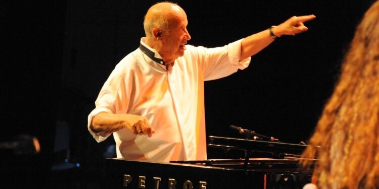 Μίμης Πλέσσας: «Και ξαφνικά έπεσε σιωπή» – Το «αντίο» της συζύγου και η κόντρα με τις δισκογραφικές