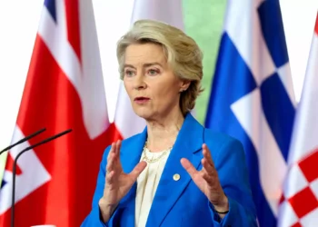 Ούρσουλα φον ντερ Λάιεν για το μεταναστευτικό: Να επιστρέψουν στη χώρα τους άμεσα όσοι δεν έχουν το δικαίωμα να μείνουν στην ΕΕ