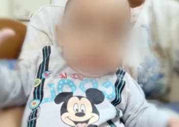 Νέες αποκαλύψεις για το νεκρό μωρό στην Αμαλιάδα: «Δε γίνεται να χάνεις ένα παιδί και στις 9 μέρες να χορεύεις πάνω στις μπάρες»