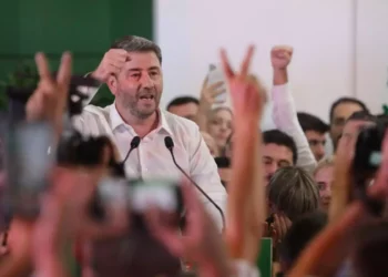 Οι επόμενες κινήσεις Ανδρουλάκη «για να γυρίσει ο ήλιος» του ΠΑΣΟΚ – Τι του ζητούν μετά τον «περίπατο» επί Δούκα