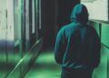 Ηράκλειο: Συνελήφθη ανήλικος με ρέπλικα και «πεταλούδα» – Χειροπέδες και στον πατέρα του