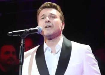 Γιάννης Πλούταρχος: Μηνύει εμμονική θαυμάστρια – Είχε επηρεαστεί από το ερωτικό του ρεπερτόριο, απαντά η δικηγόρος της