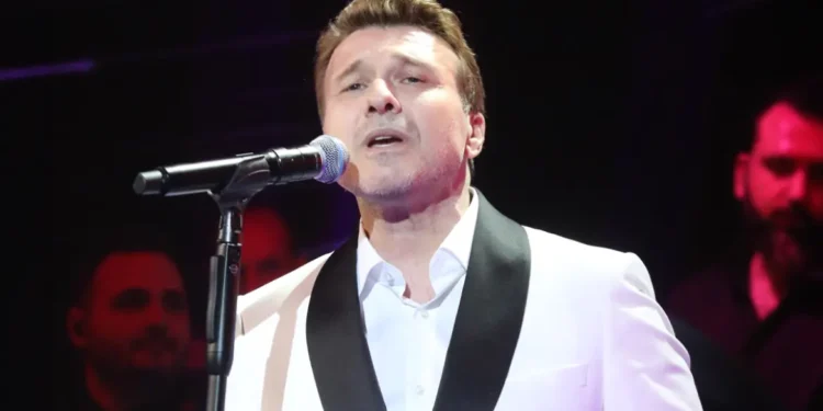 Γιάννης Πλούταρχος: Μηνύει εμμονική θαυμάστρια – Είχε επηρεαστεί από το ερωτικό του ρεπερτόριο, απαντά η δικηγόρος της