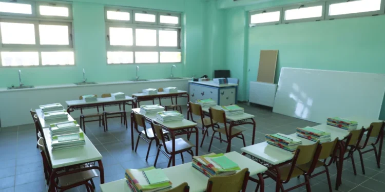 Δύο χρόνια φυλάκιση σε όποιον δείρει καθηγητή μέσα σε σχολείο