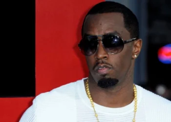 Diddy: Στα «λευκά πάρτι» χόρευαν γυμνοί και τους έλουζαν με σαμπάνια – Eικόνες με ΝτιΚάπριο, Πάρις Χίλτον, Κιμ Καρντάσιαν