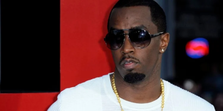 Diddy: Στα «λευκά πάρτι» χόρευαν γυμνοί και τους έλουζαν με σαμπάνια – Eικόνες με ΝτιΚάπριο, Πάρις Χίλτον, Κιμ Καρντάσιαν