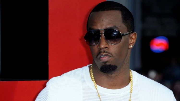 Diddy: Στα «λευκά πάρτι» χόρευαν γυμνοί και τους έλουζαν με σαμπάνια – Eικόνες με ΝτιΚάπριο, Πάρις Χίλτον, Κιμ Καρντάσιαν