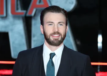 Ο Κρις Έβανς βγήκε για ποτό στη Δράμα όπου γίνονται τα γυρίσματα της ταινίας Sacrifice