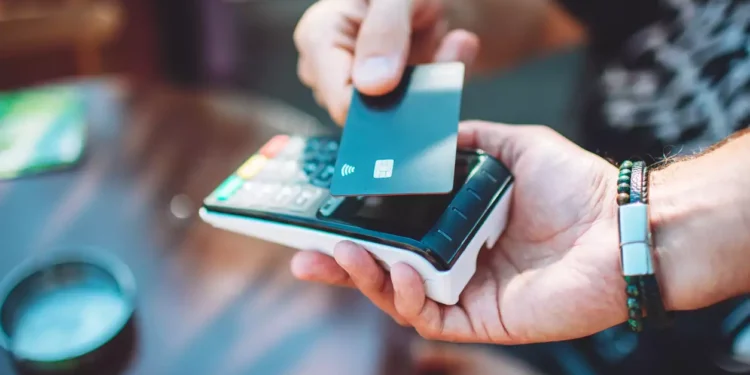 Φιλοδωρήματα: Αφορολόγητα μέχρι τα 300 ευρώ από την 1η Νοεμβρίου, αλλά χωρίς αναδρομική ισχύ