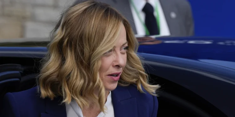 Η Μελόνι πέρασε τον πιο αυστηρό νόμο στη Δύση – Απαγορεύει στα ομοφυλόφιλα ζευγάρια να γίνουν γονείς