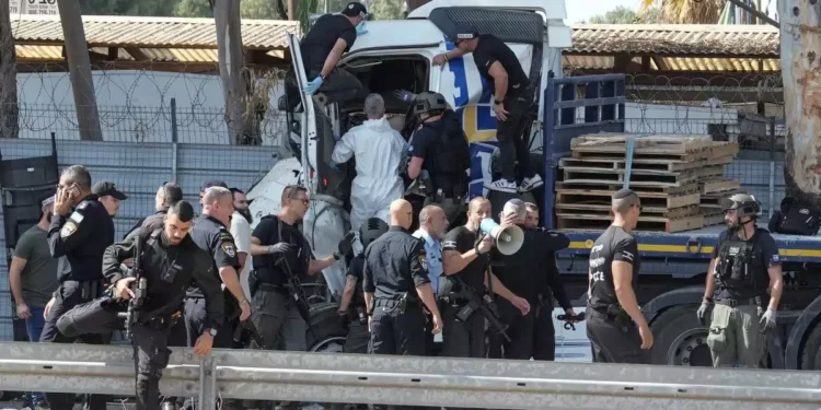 Ισραήλ: Φορτηγό έπεσε σε στάση λεωφορείου κοντά στο Τελ Αβίβ – Δεκάδες τραυματίες
