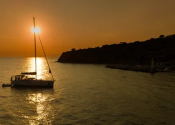 Καιρός: Επιμένουν οι υψηλές θερμοκρασίες με 30άρια -«Ινδιάνικο καλοκαίρι» μέσα στον Οκτώβριο