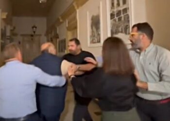 Σέρρες: “Ρινγκ” το Δημοτικό Συμβούλιο- Αντιδήμαρχοι πιάστηκαν στα χέρια (video)