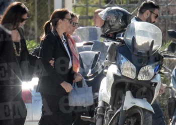 Όλγα Κεφαλογιάννη: Ζητά την αποκλειστική επιμέλεια των παιδιών της