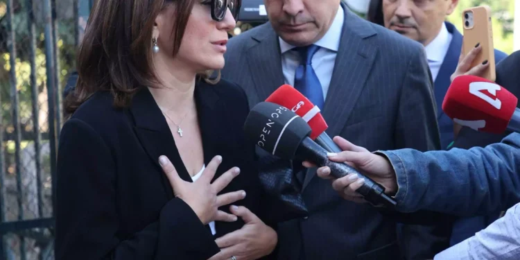 Συντετριμμένη η Όλγα Κεφαλογιάννη στα δικαστήρια: «Σας παρακαλώ, είμαι εδώ για τα παιδιά μου»