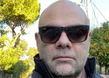 Σάλος με χυδαία ανάρτηση του συγγραφέα Αριέλ Λεκαδίτη για τη Γάζα – Διέκοψαν τη συνεργασία μαζί του οι εκδόσεις Αρμός