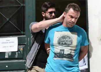 Προφυλακίστηκε ο 50χρονος που είχε πυροβολήσει τον Πάνο Καλλίτση και συνελήφθη με ροζ κοκαΐνη