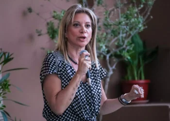 Τέμπη: «Τσουνάμι» αντιδράσεων για τη συναυλία – «Ούτε καν τα μέλη του συλλόγου της δεν στηρίζουν την Καρυστιανού»