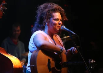 Ματούλα Ζαμάνη για τη μπλούζα που έβγαλε σε συναυλία της: Σου βγαίνει η ψυχή, όχι το ρούχο