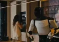Ο Έλον Μασκ βάζει στα σπίτια μας τον Optimus το ανθρωποειδές ρομπότ που κάνει τα ψώνια και παίζει επιτραπέζιο