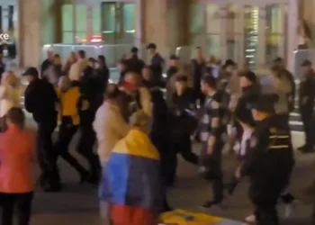 Ουκρανία: Έφοδοι στρατονόμων σε night club και ρεστοράν, έσυραν έξω νεαρούς άνδρες για έλεγχο