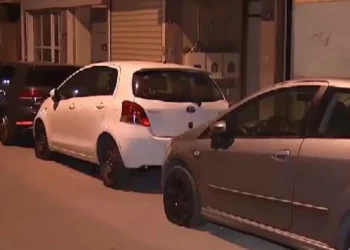 Παγκράτι: Επιτέθηκε με μαχαίρι στον πρώην εργοδότη του και προκάλεσε φθορές σε 11 αυτοκίνητα