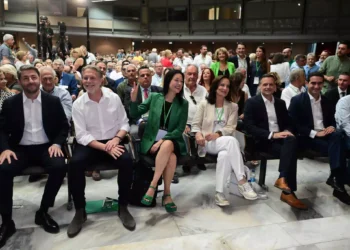 ΠΑΣΟΚ: Ηγετική ομάδα με Γερουλάνο, Διαμαντοπούλου, Δούκα, συγκρότησε ο Ανδρουλάκης – 9μελες Συντονιστικό Πολιτικό Κέντρο