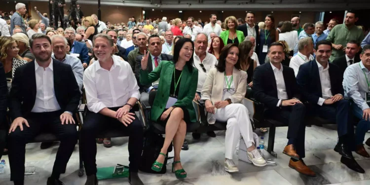 ΠΑΣΟΚ: Ηγετική ομάδα με Γερουλάνο, Διαμαντοπούλου, Δούκα, συγκρότησε ο Ανδρουλάκης – 9μελες Συντονιστικό Πολιτικό Κέντρο