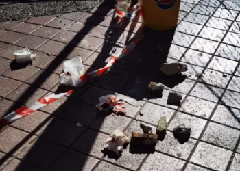 Άγιοι Ανάργυροι: Στο χειρουργείο η 15χρονη που τραυματίστηκε από σοβάδες σε στάση λεωφορείου