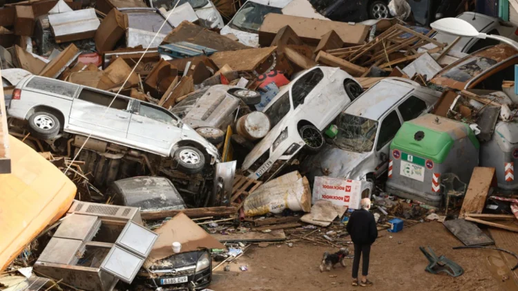 Πλημμύρες – Ισπανία: Πένθος για τους 95 νεκρούς – Εστάλη 112 αφού η Βαλένθια είχε «πνιγεί»