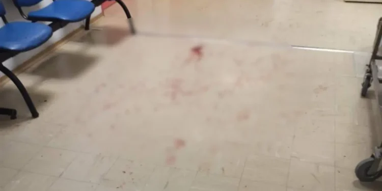 Ρομά διέλυσαν το Κέντρο Υγείας Σπάτων και χτύπησαν γιατρό και έναν φύλακα