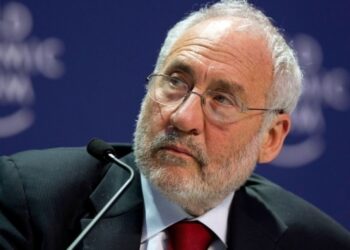 Stiglitz: Η μεσαία τάξη στην Ελλάδα δεν ανέκαμψε ποτέ, σας κατέστρεψε η τρόικα – H χώρα παραδόθηκε σε ξένους και ολιγάρχες