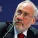 Stiglitz: Η μεσαία τάξη στην Ελλάδα δεν ανέκαμψε ποτέ, σας κατέστρεψε η τρόικα – H χώρα παραδόθηκε σε ξένους και ολιγάρχες