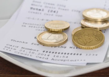 Εφορία: Στο στόχαστρο τα μπουρμπουάρ που φορολογούνται ως πρόσθετη αμοιβή