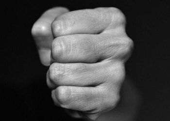 Κρήτη: Πατριός ξυλοκόπησε άγρια 39χρονο που κατηγορείται για σεξουαλική παρενόχληση της κόρης του