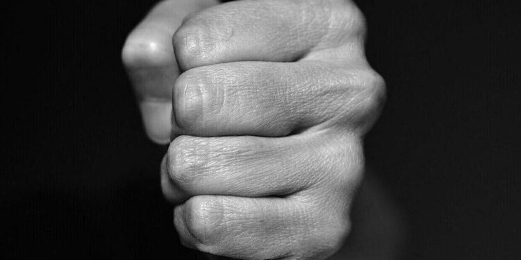 Κρήτη: Πατριός ξυλοκόπησε άγρια 39χρονο που κατηγορείται για σεξουαλική παρενόχληση της κόρης του