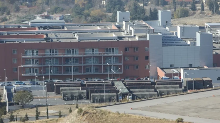 424 Στρατιωτικό Νοσοκομείο: «Έβαλα τη γυναίκα μου για εγχείρηση και μου έδωσαν μισό άνθρωπο»