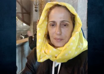 Κωνσταντινούπολη: «Μας φώναζαν συνέχεια shut up και μας έσπρωχναν» λέει η 56χρονη που έχει εγκλωβιστεί για να δικαστεί