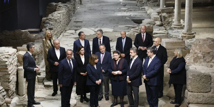 Βίντεο: 3.500 τ.μ. με αρχαιολογικά ευρήματα στον σταθμό Βενιζέλου – Παρουσία Σακελλαροπούλου και Μητσοτάκη έγιναν τα αποκαλυπτήρια