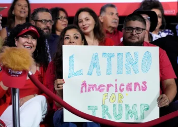 Δύσκολο πολιτικό χάπι για να καταπιούν οι Δημοκρατικοί, η απώλεια των λατίνων ψηφοφόρων
