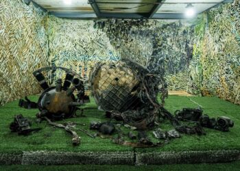 Ουκρανία: Παρουσίασε συντρίμμια του ρωσικού πυραύλου Oreshnik