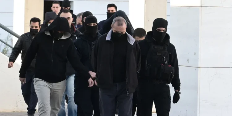 Ένοχοι 11 εκ των 17 κατηγορουμένων για τους βιασμούς της 12χρονης στον Κολωνό