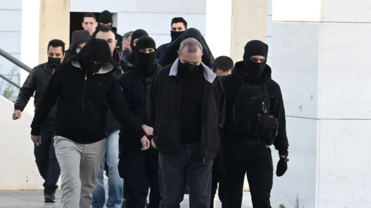 Ένοχοι 11 εκ των 17 κατηγορουμένων για τους βιασμούς της 12χρονης στον Κολωνό