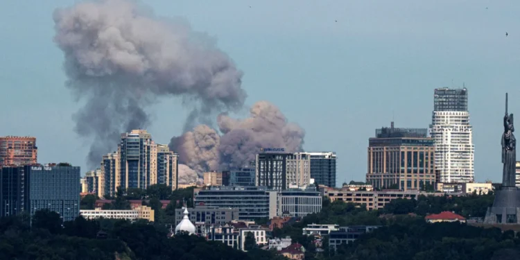 Ουκρανία: Κλείνει και η ελληνική πρεσβεία στο Κίεβο υπό τους φόβους αεροπορικής επίθεσης