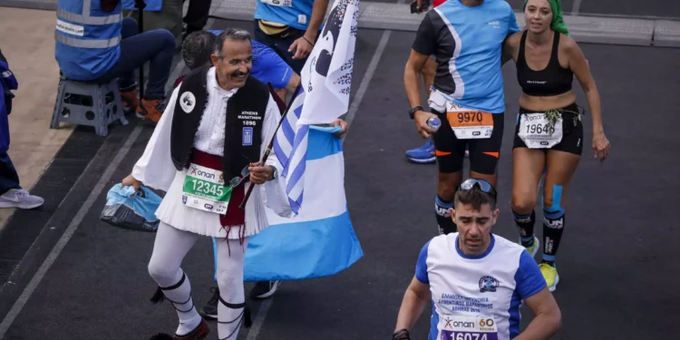 41ος Αυθεντικός Μαραθώνιος: Ομογενής ήρθε στην Ελλάδα για να τρέξει και του έκλεψαν τη φουστανέλα