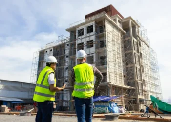 Στη Βουλή το φορολογικό νομοσχέδιο με 12 μειώσεις φόρων και μηδενικό ΦΠΑ στις νέες οικοδομές όλο το 2025