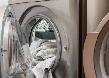 Βόλος: Σύζυγος έψαχνε αποδείξεις απιστίας στα… άπλυτα και κατέληξε στο Αυτόφωρο