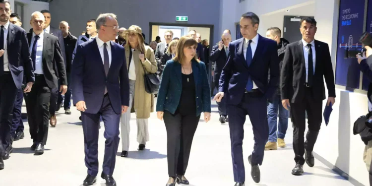 Μετρό Θεσσαλονίκης: Το μενταγιόν της Κατερίνας Σακελλαροπούλου με τις ράγες έκλεψε την παράσταση