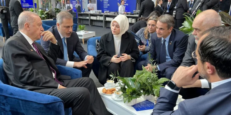 Βουδαπέστη: Άτυπη συνάντηση Μητσοτάκη, Ερντογάν, Χριστοδουλίδη και Ράμα